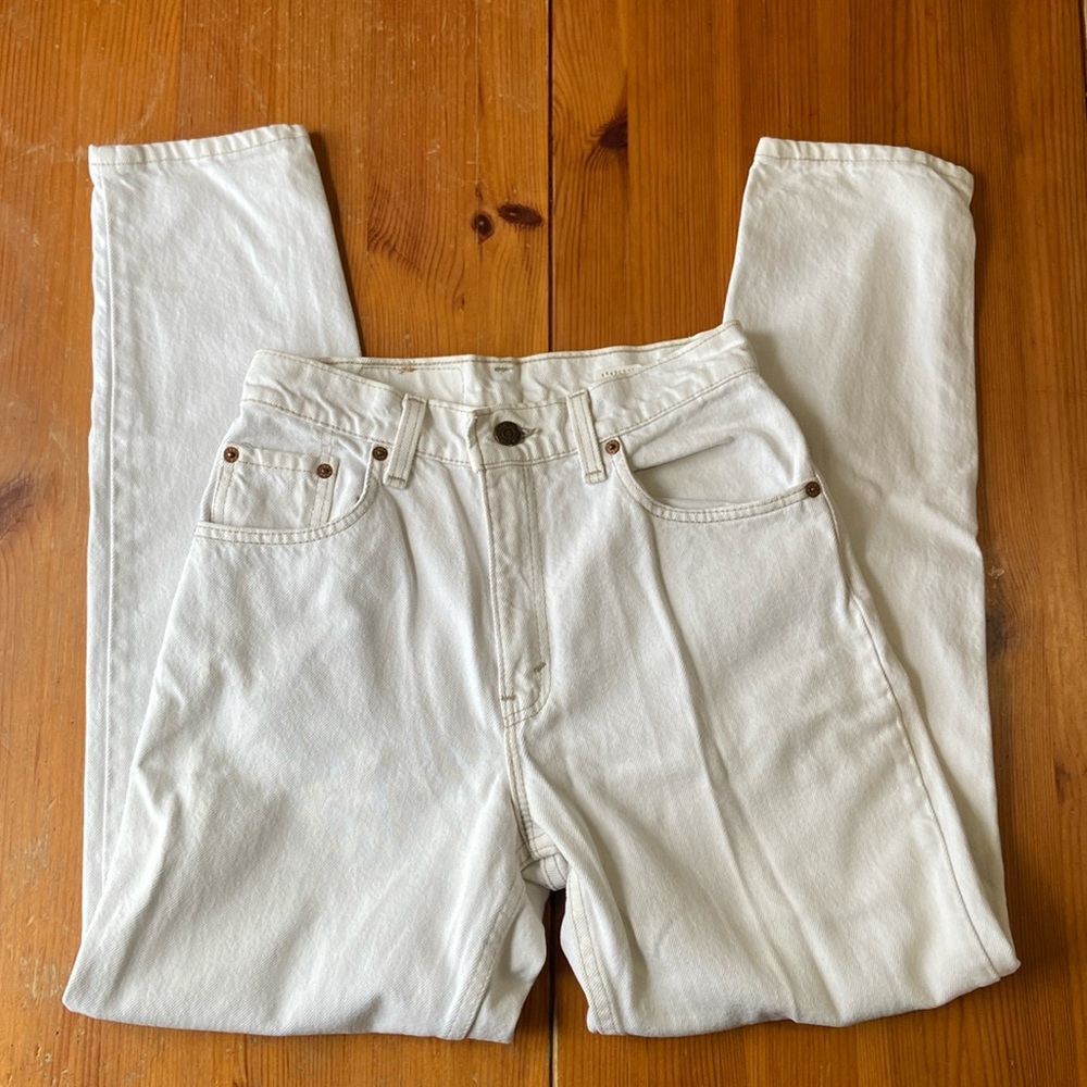 Vintage Levi’s 550 size 5 S white